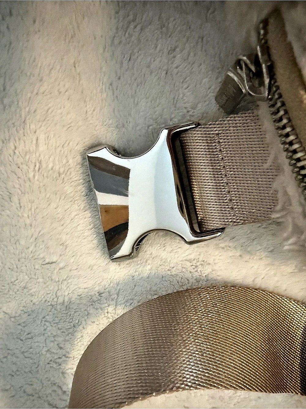 lululemon Everywhere Belt Bag 1L Fleece Beige - Picture 5 of 9